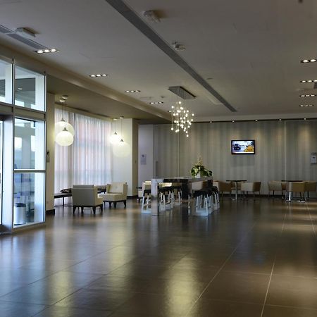 Best Western Premier Chc Airport Genoa Bagian luar foto