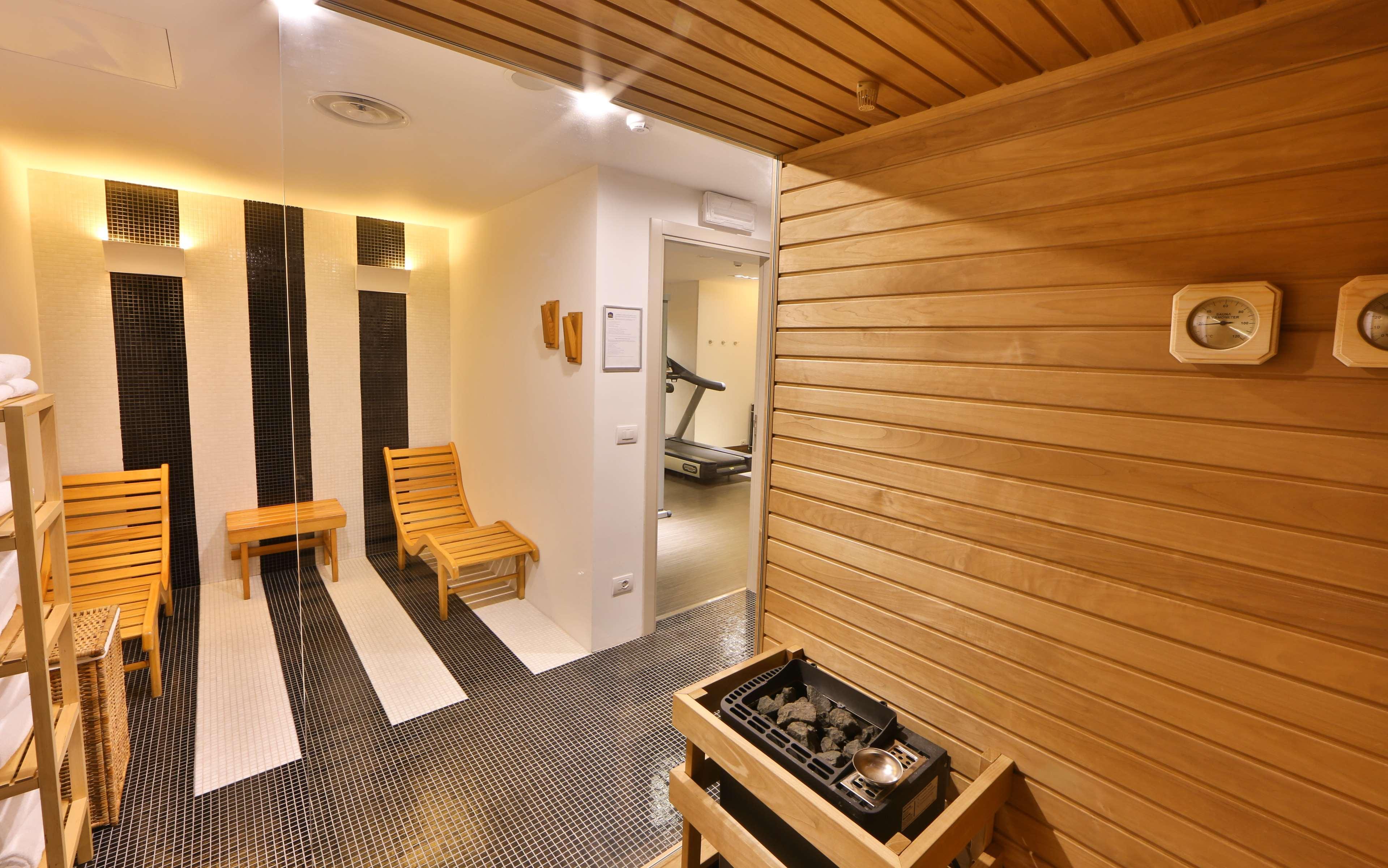 Best Western Premier Chc Airport Genoa Bagian luar foto