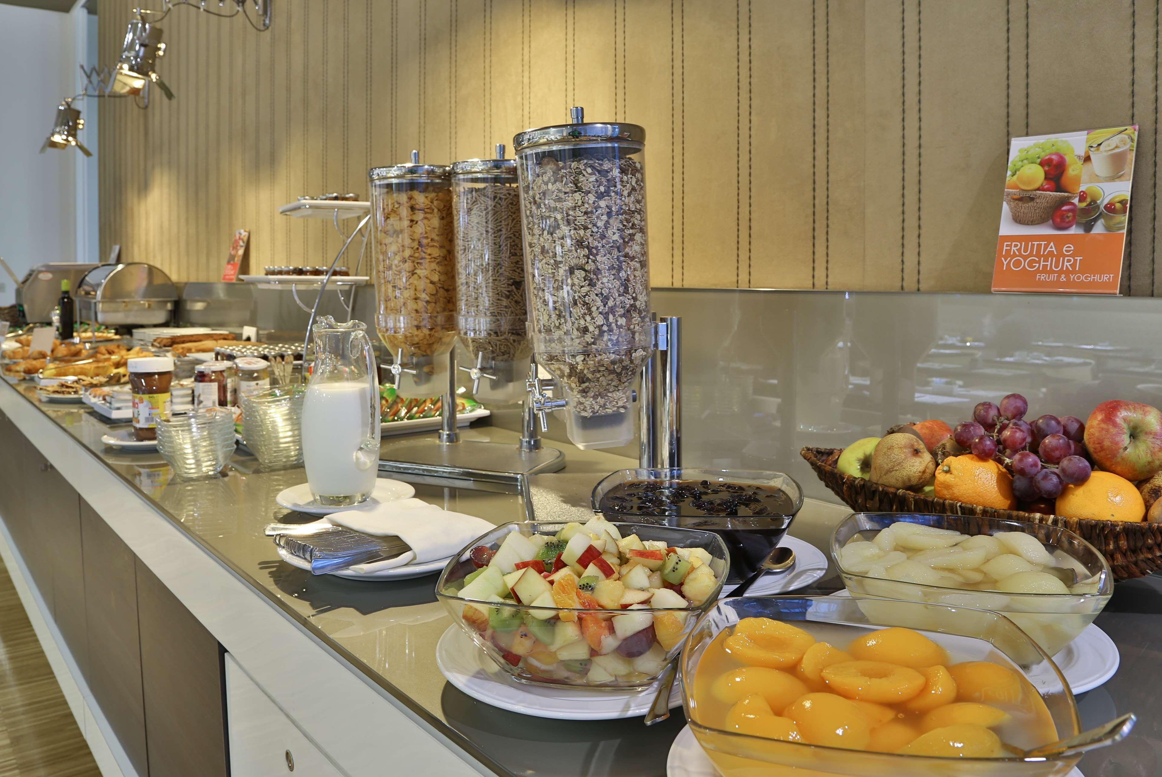 Best Western Premier Chc Airport Genoa Bagian luar foto