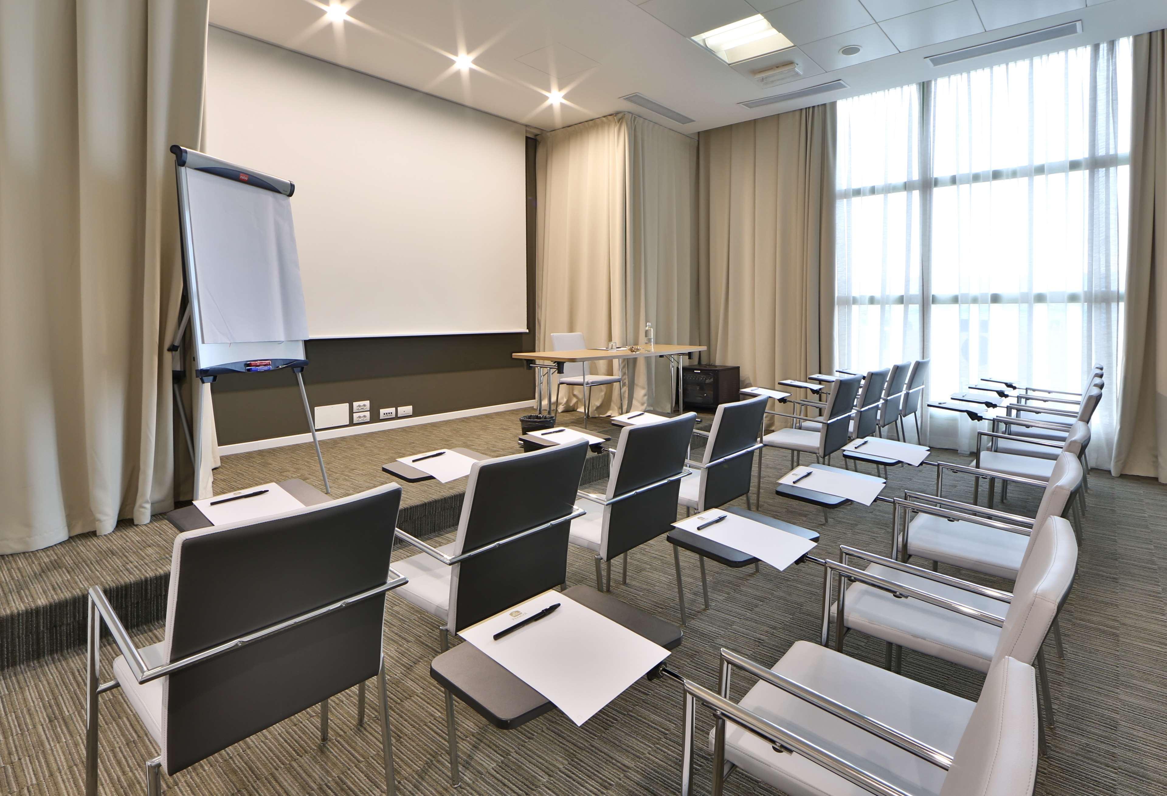 Best Western Premier Chc Airport Genoa Bagian luar foto