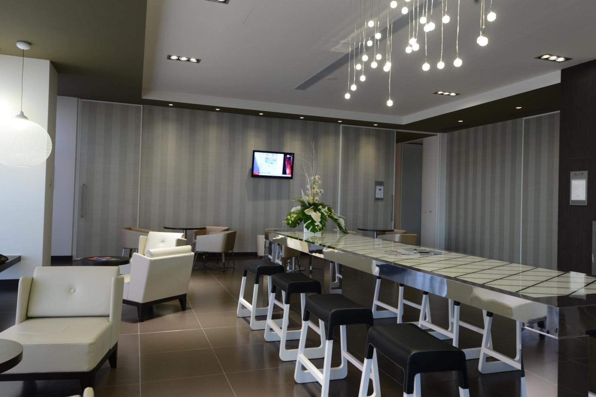 Best Western Premier Chc Airport Genoa Bagian luar foto