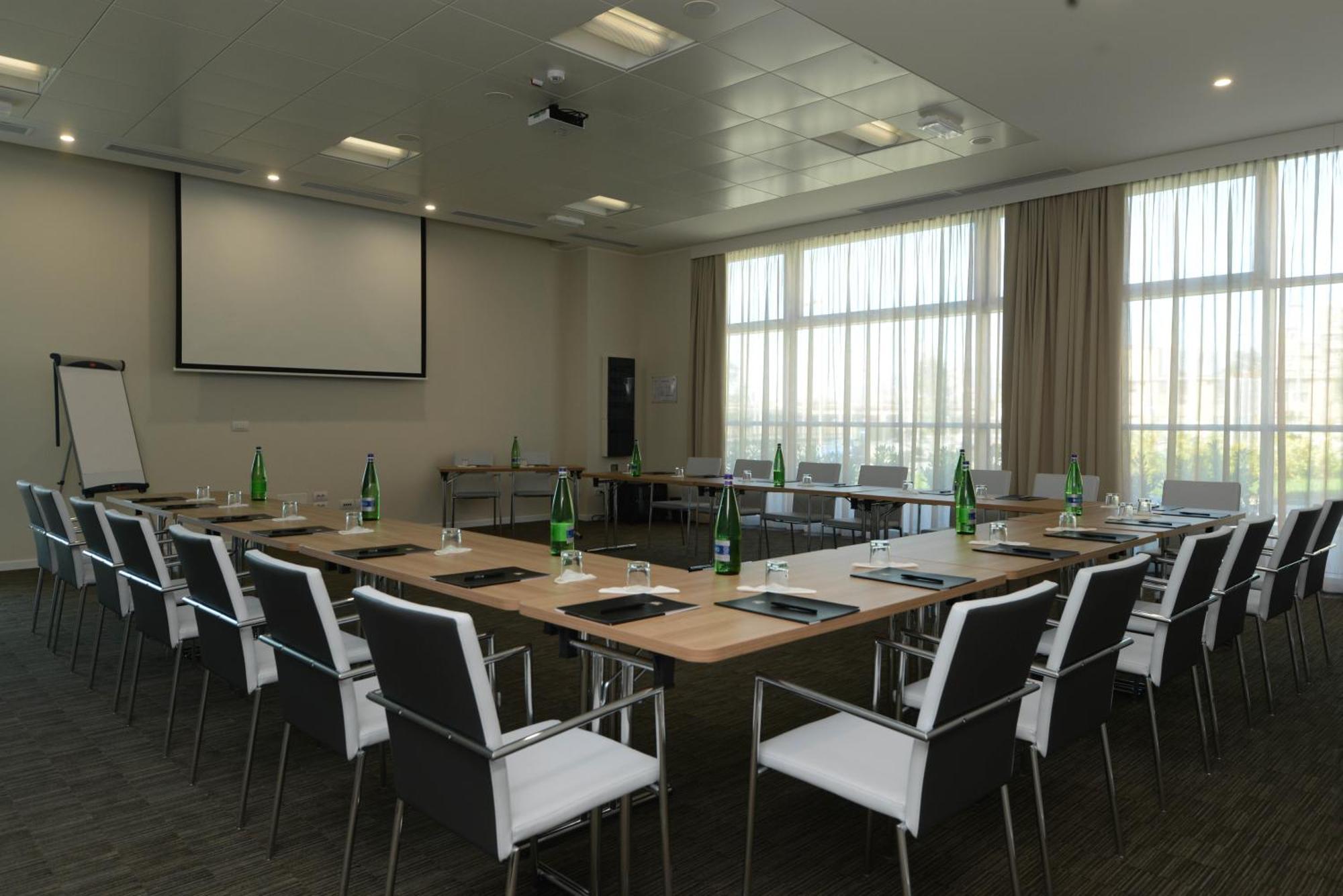 Best Western Premier Chc Airport Genoa Bagian luar foto