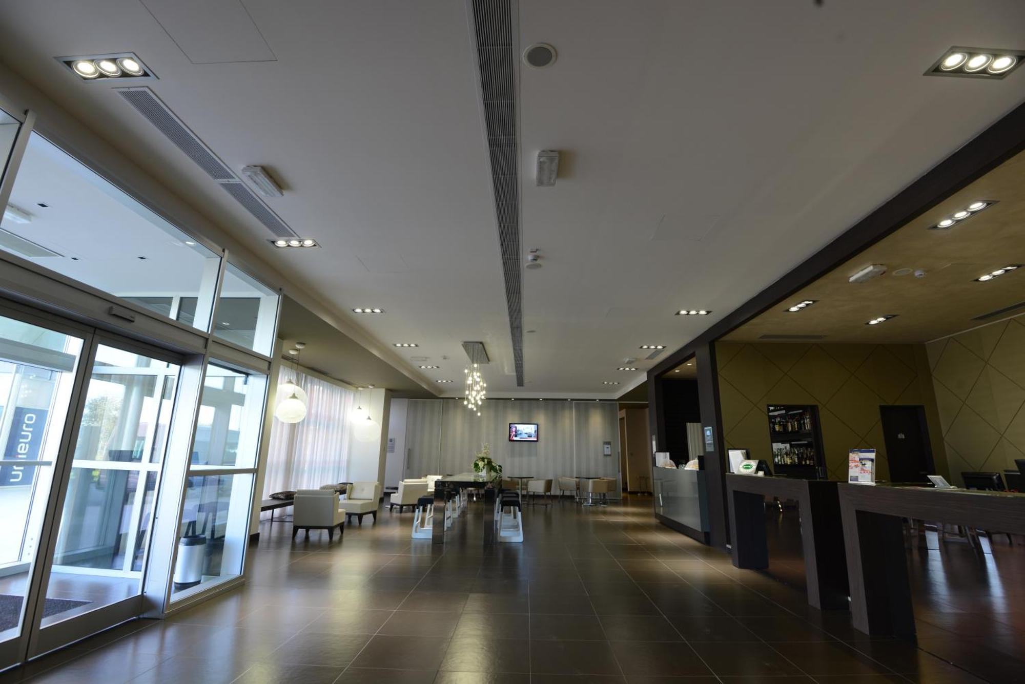 Best Western Premier Chc Airport Genoa Bagian luar foto