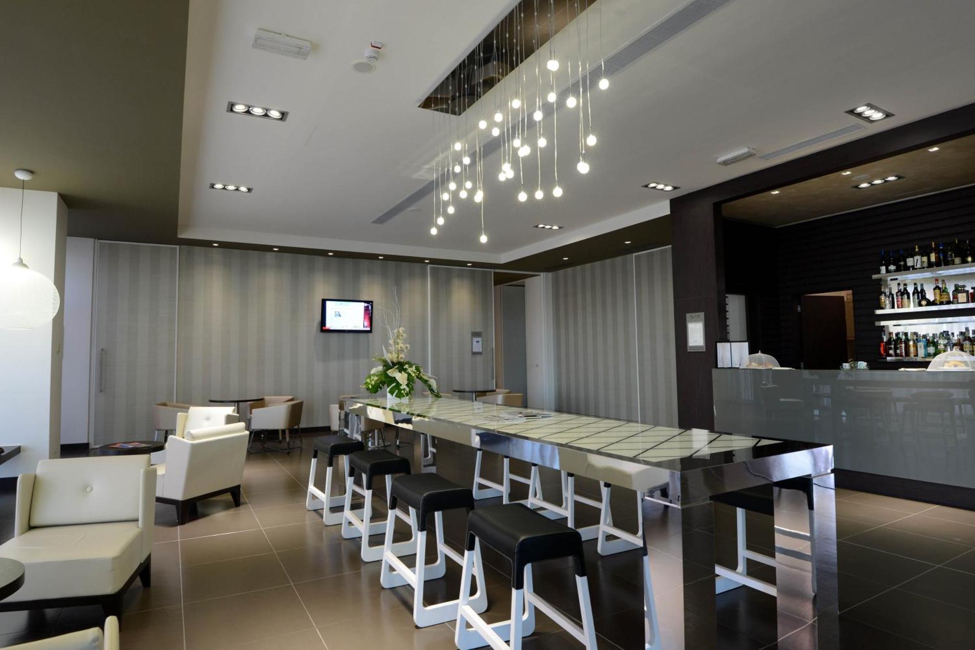 Best Western Premier Chc Airport Genoa Bagian luar foto