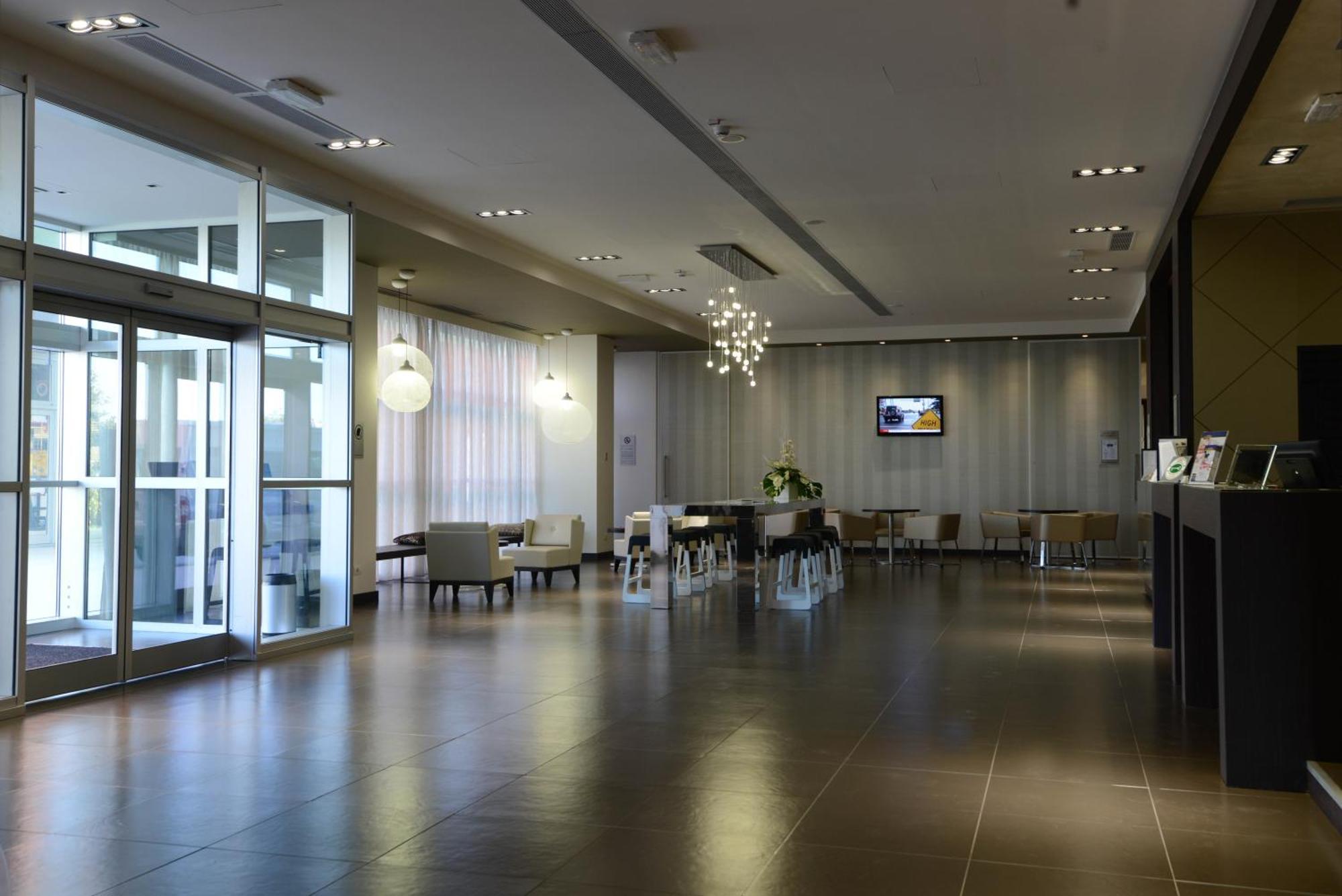 Best Western Premier Chc Airport Genoa Bagian luar foto