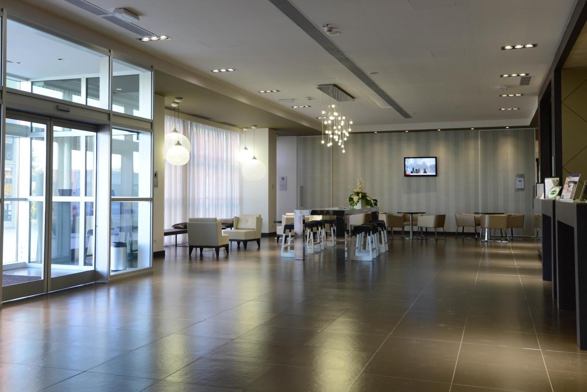 Best Western Premier Chc Airport Genoa Bagian luar foto