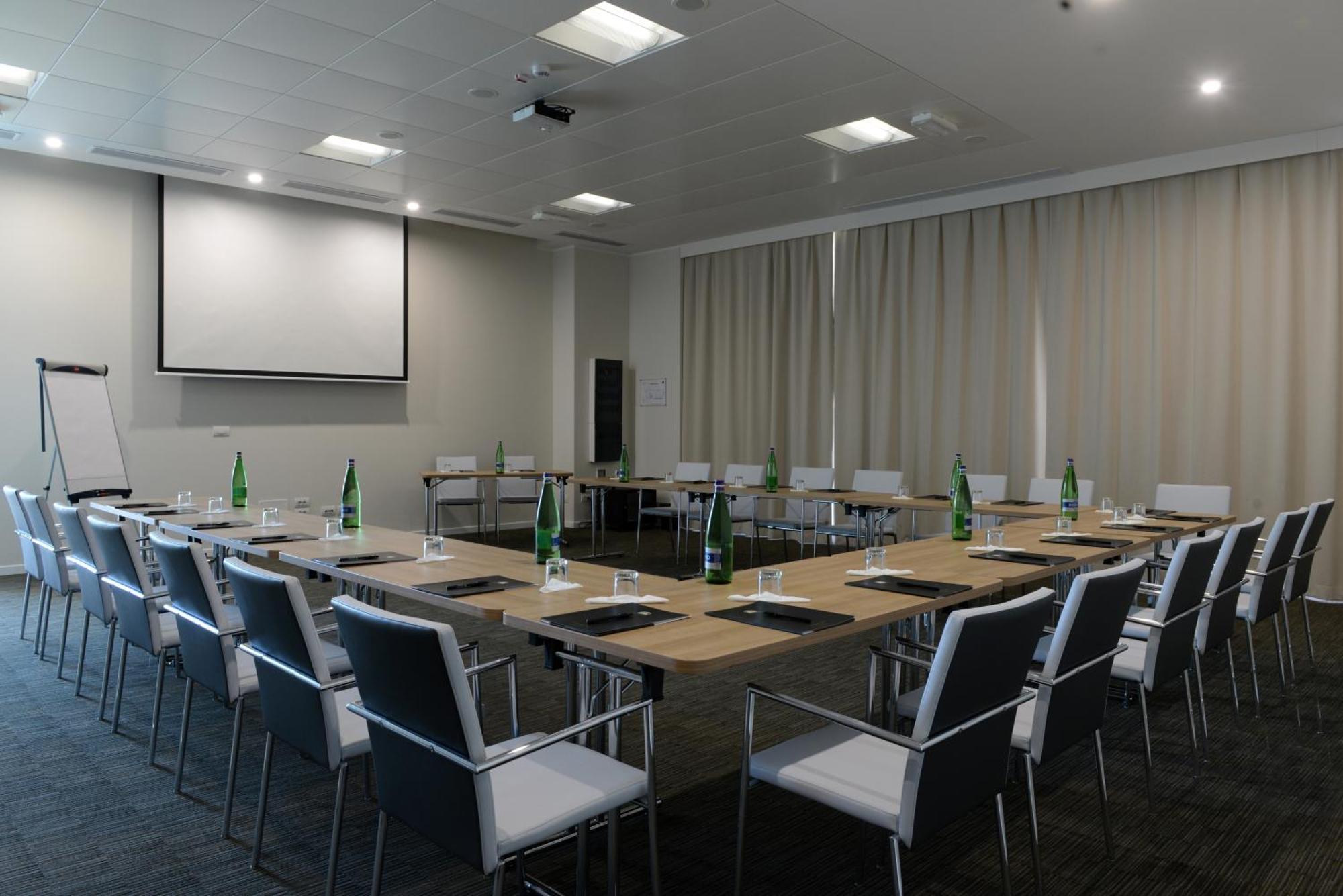 Best Western Premier Chc Airport Genoa Bagian luar foto