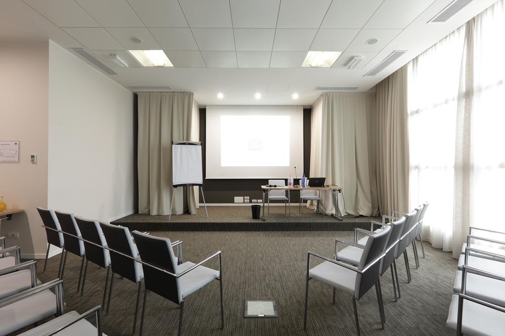 Best Western Premier Chc Airport Genoa Bagian luar foto