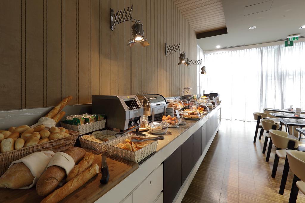 Best Western Premier Chc Airport Genoa Bagian luar foto