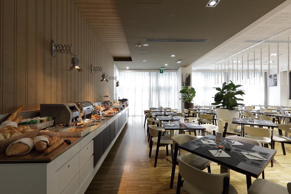 Best Western Premier Chc Airport Genoa Bagian luar foto
