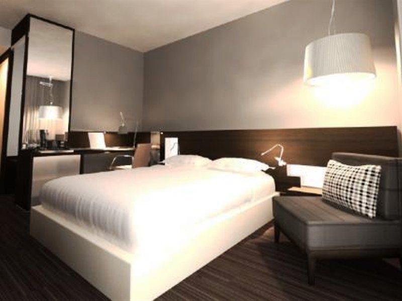 Best Western Premier Chc Airport Genoa Bagian luar foto