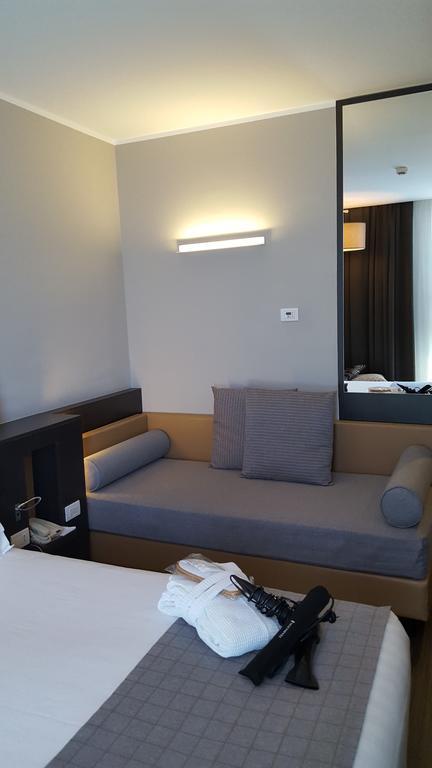 Best Western Premier Chc Airport Genoa Bagian luar foto