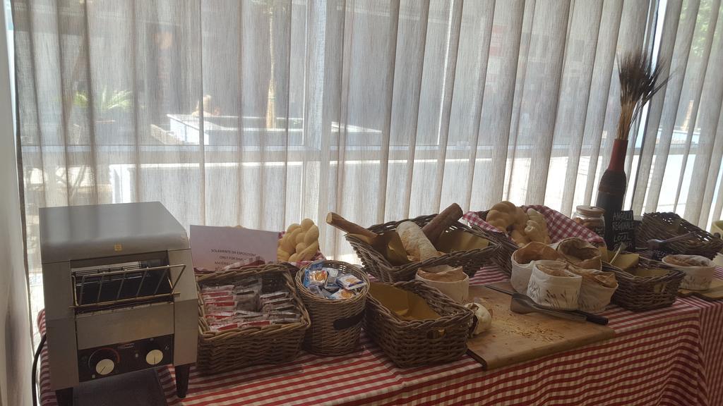 Best Western Premier Chc Airport Genoa Bagian luar foto