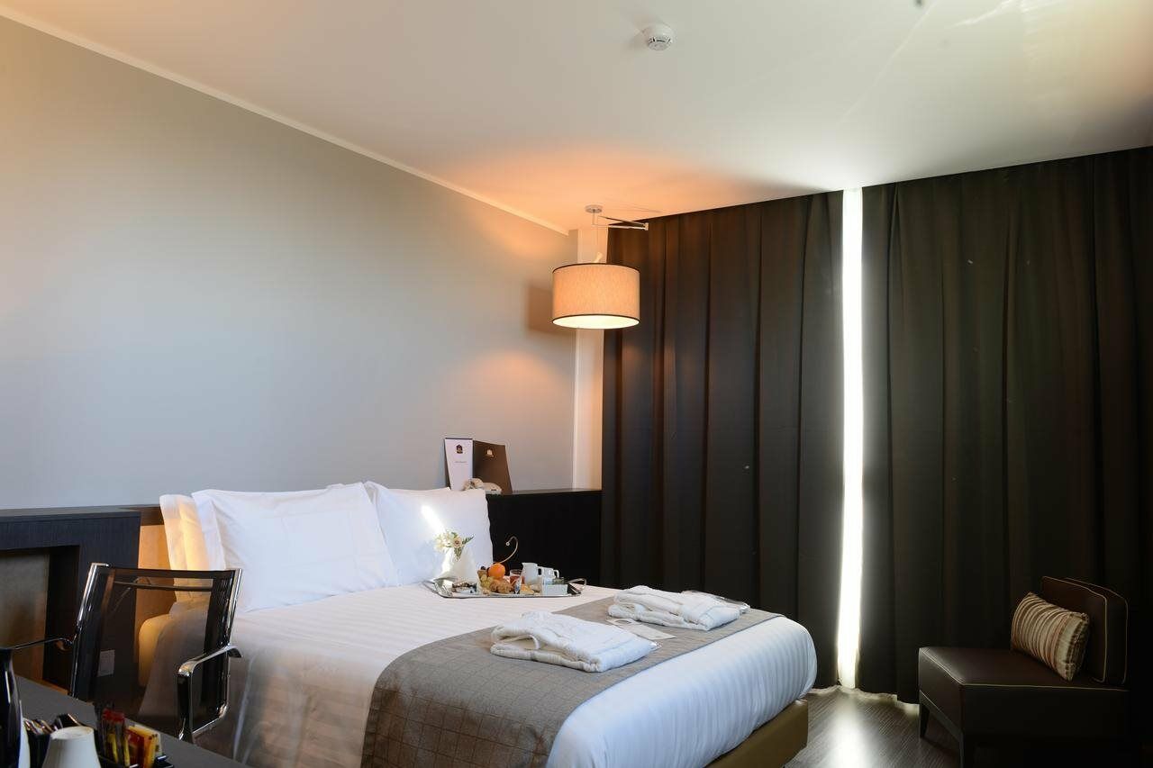 Best Western Premier Chc Airport Genoa Bagian luar foto