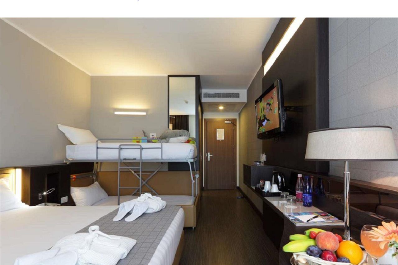 Best Western Premier Chc Airport Genoa Bagian luar foto