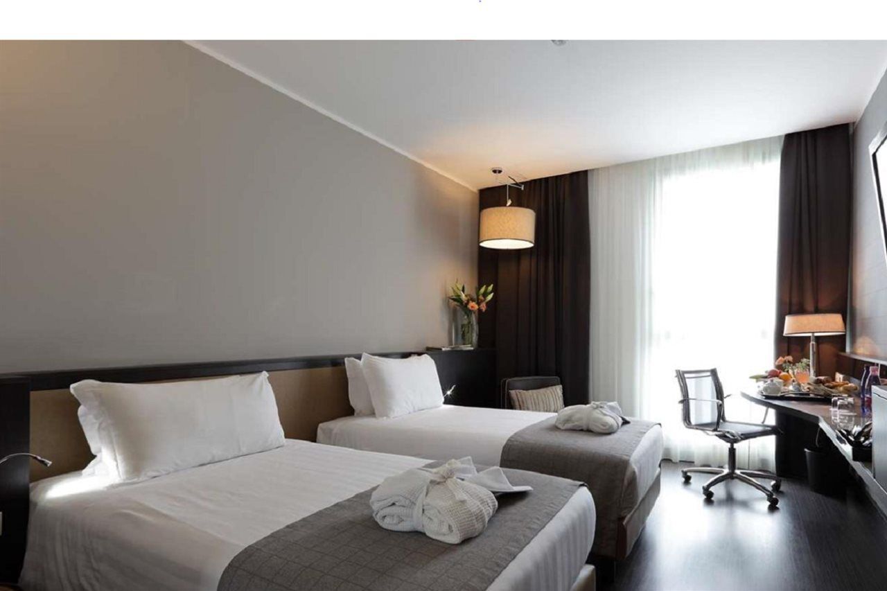 Best Western Premier Chc Airport Genoa Bagian luar foto
